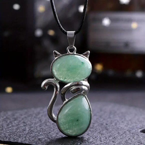 Green Aventurine Natural Stone Cute Cat Pendant Necklace - Picture 3 of 3